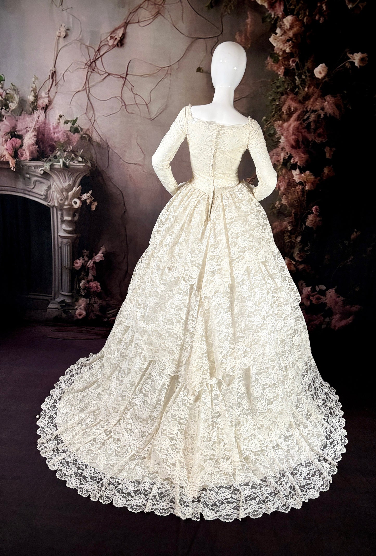 1950s Lace Cupcake Tiered Wedding Dress & Trailing Train