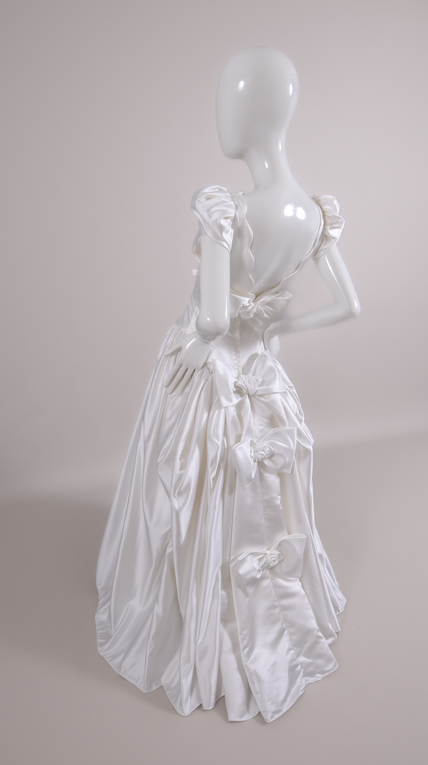 1990s Scalloped Satin w bows