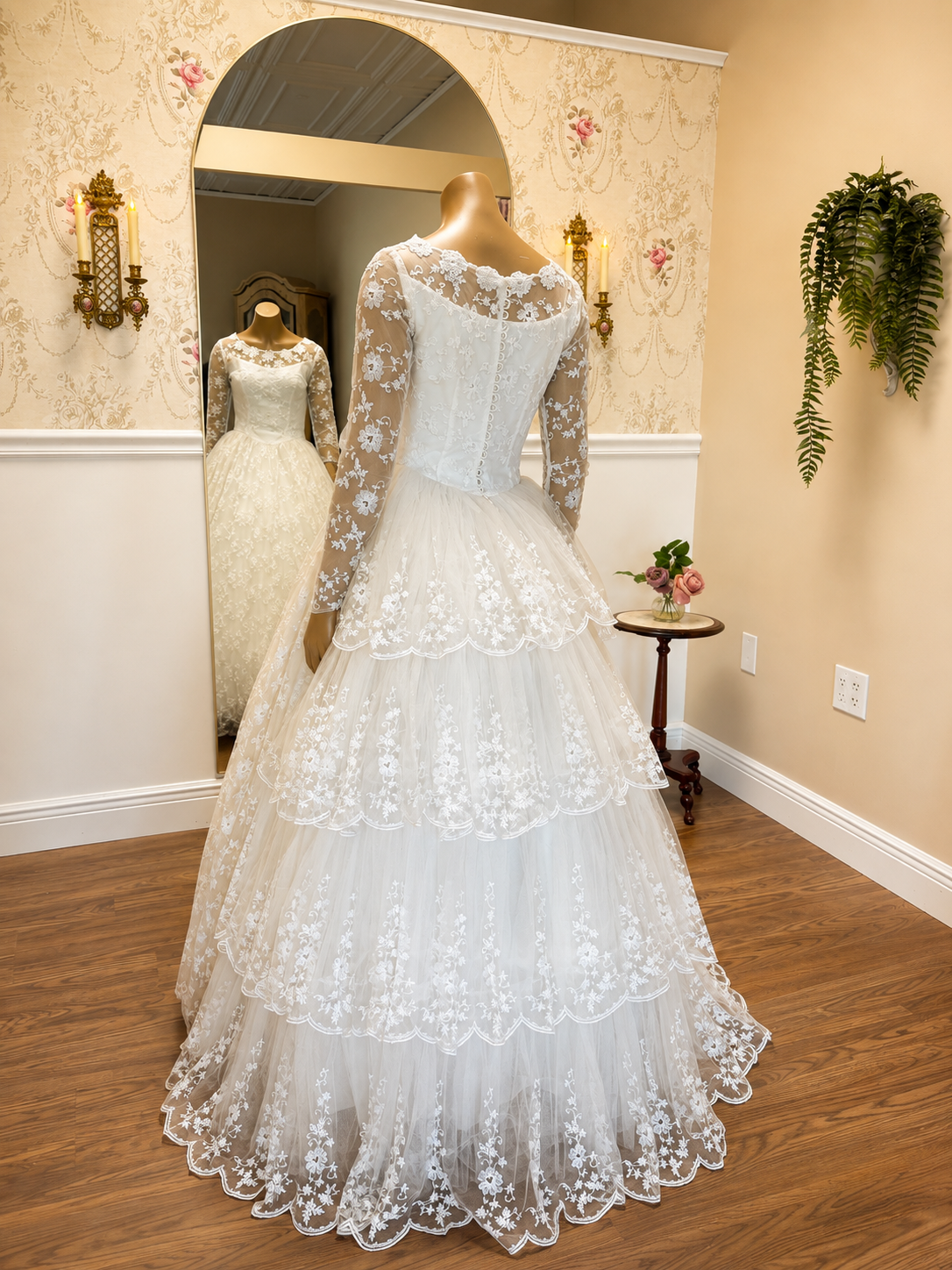 1950s Lace embroidered semi Cupcake Wedding Dress