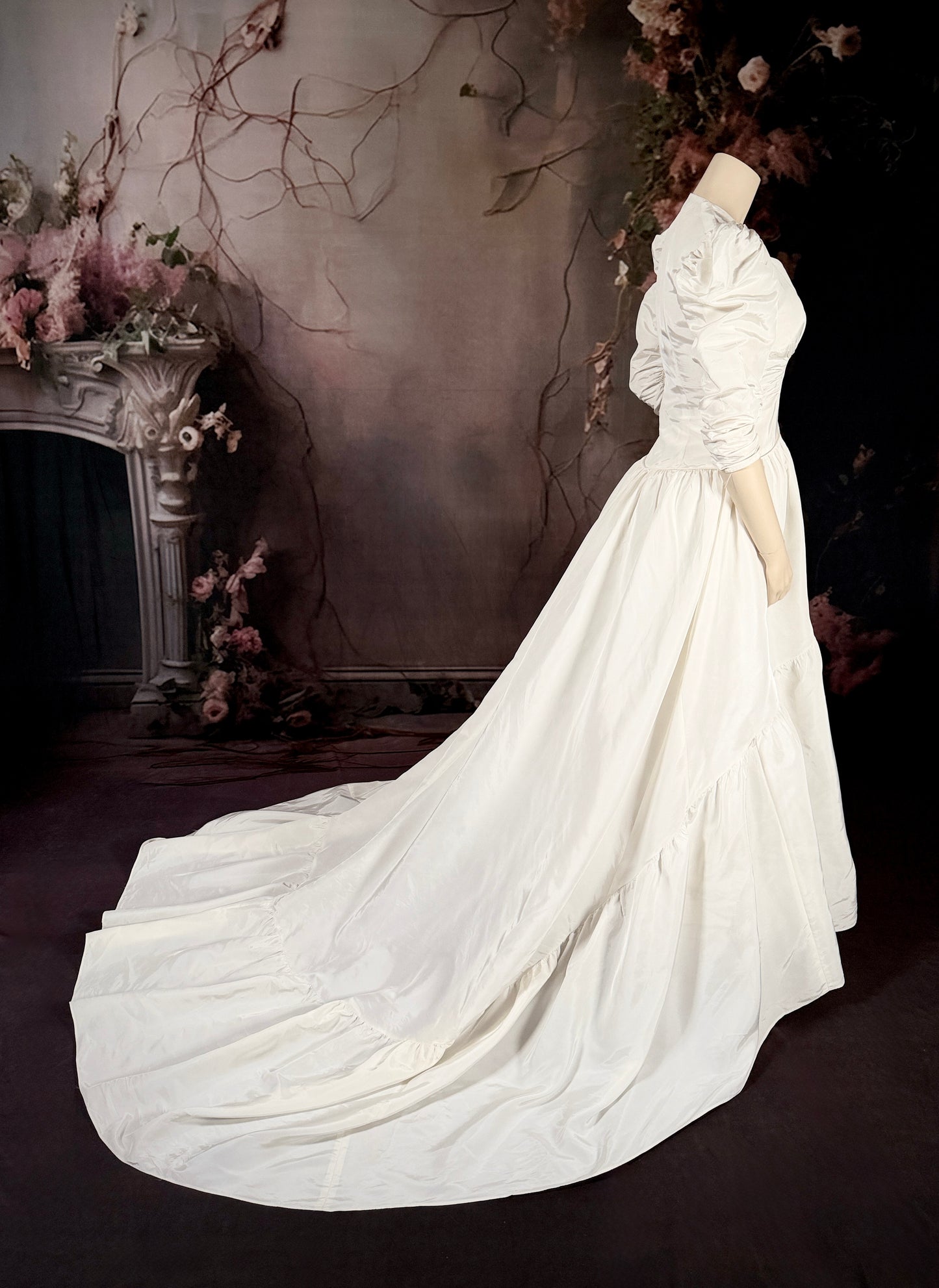 1950s Frail Taffeta Wedding Dress w/Trailing Train