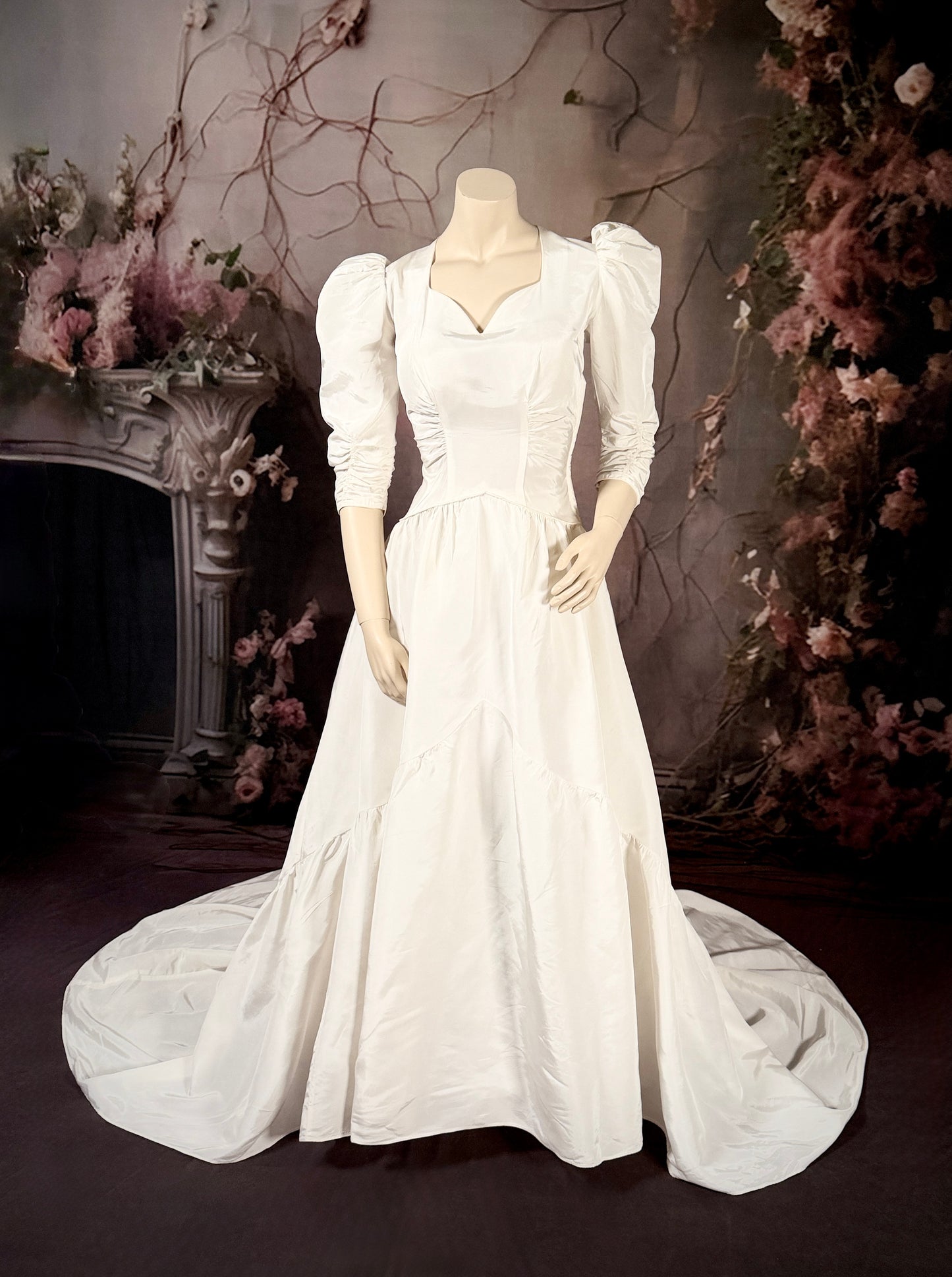 1950s Frail Taffeta Wedding Dress w/Trailing Train