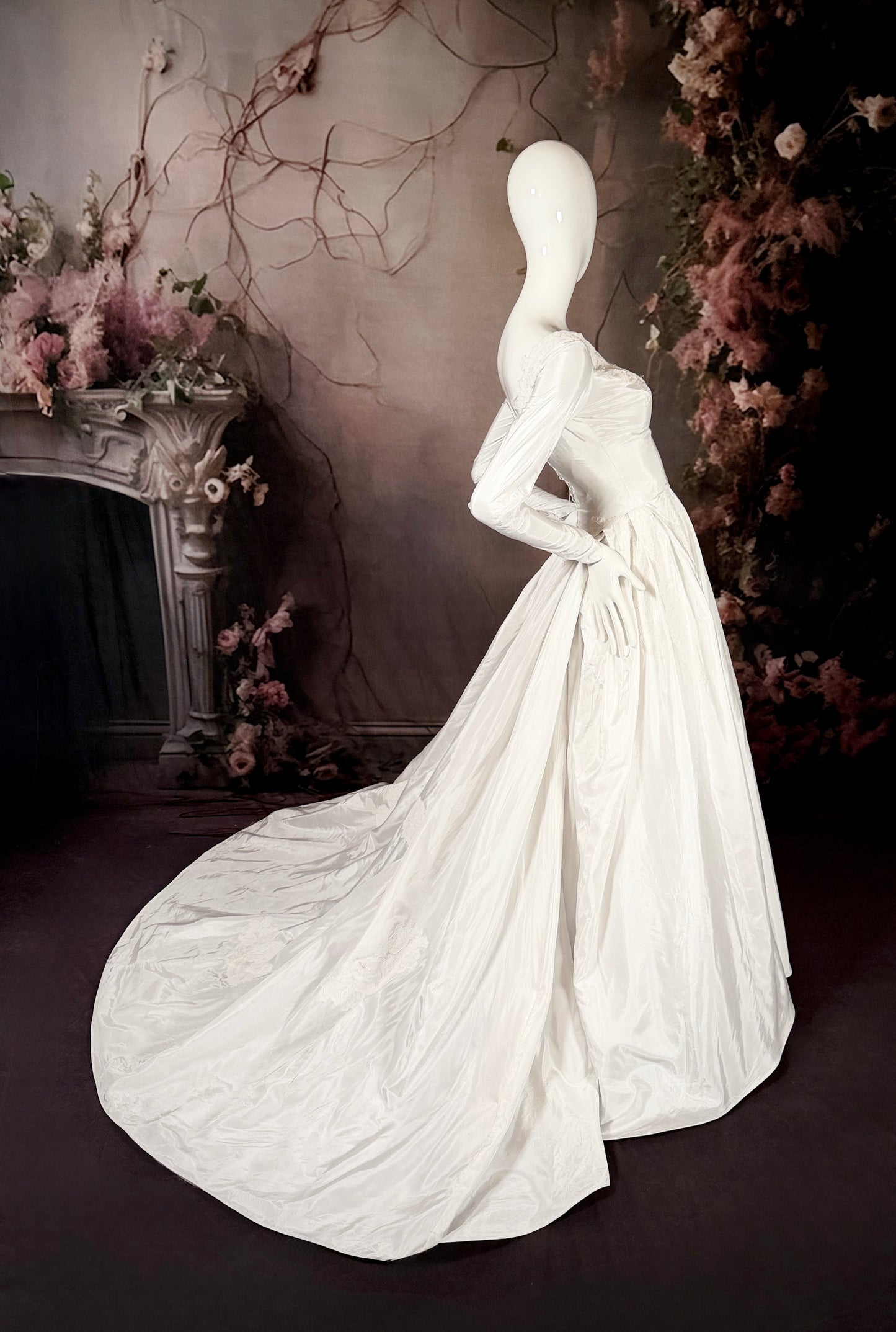 1950s Silk Taffeta & Lace Wedding Dress w/Trailing Train