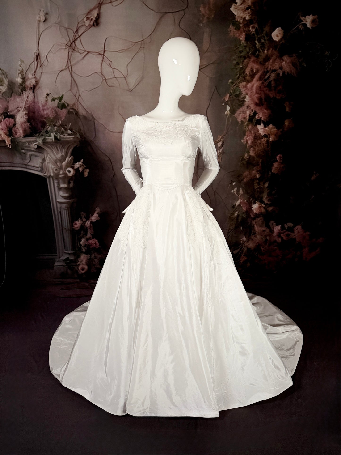1950s Silk Taffeta & Lace Wedding Dress w/Trailing Train