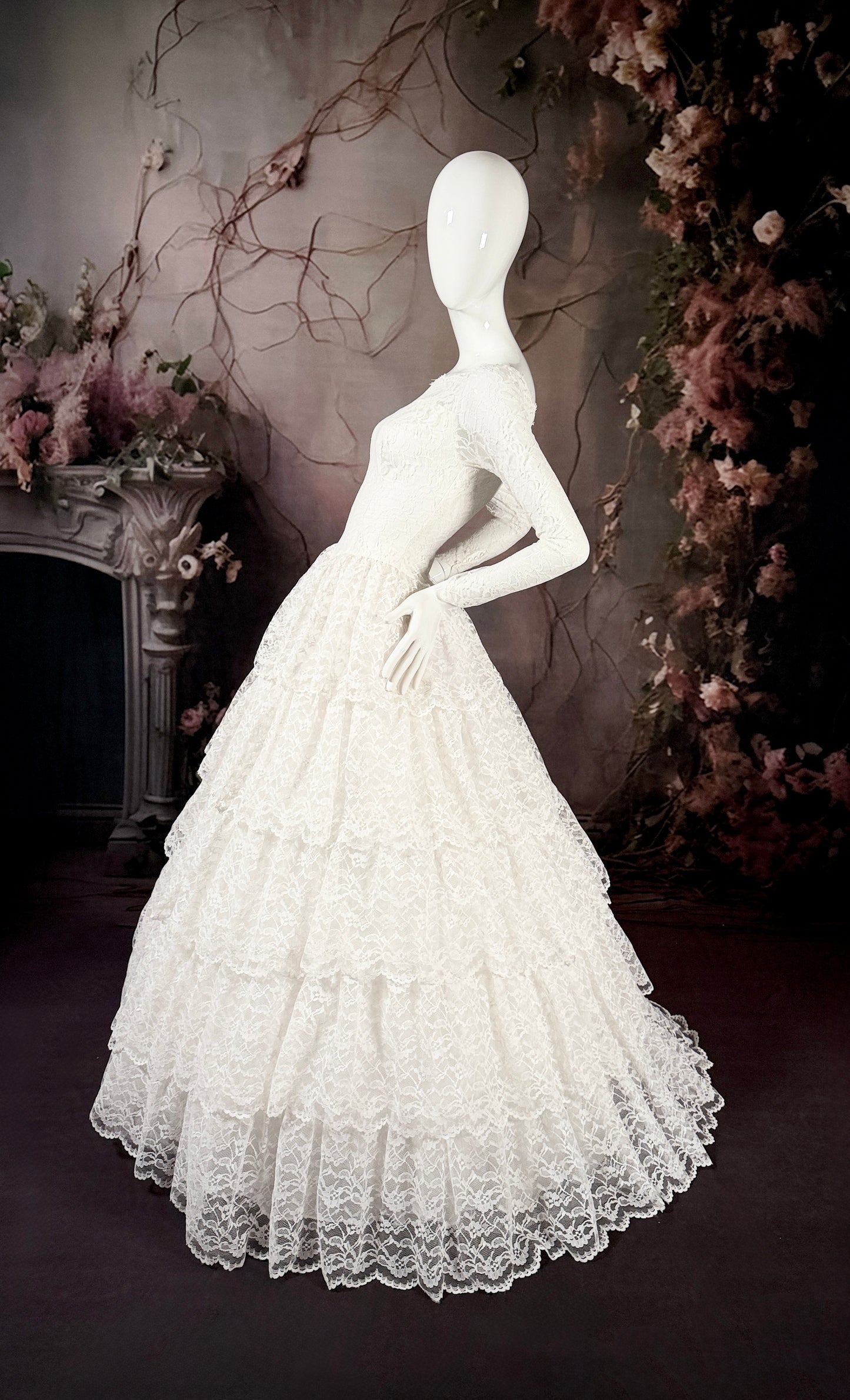 1950s Cupcake Tiered Lace Wedding Dress w/Brush Train