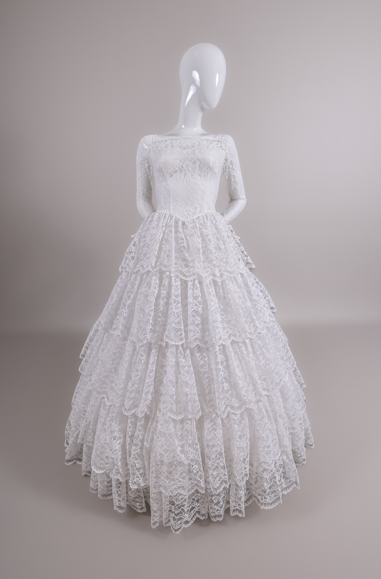 1950s Cupcake Tiered Lace Wedding Dress w/Brush Train