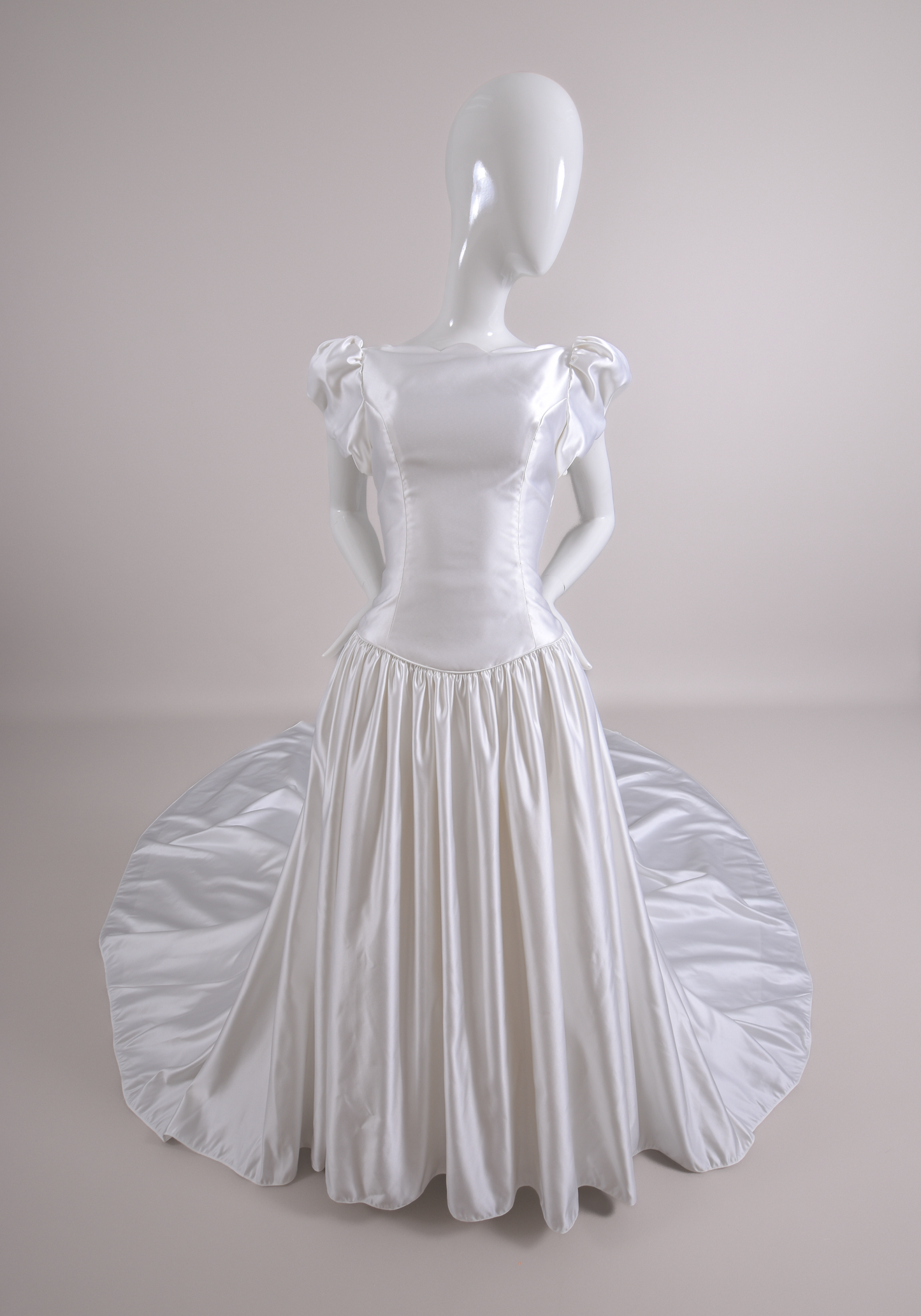 1990s Scalloped Satin w bows