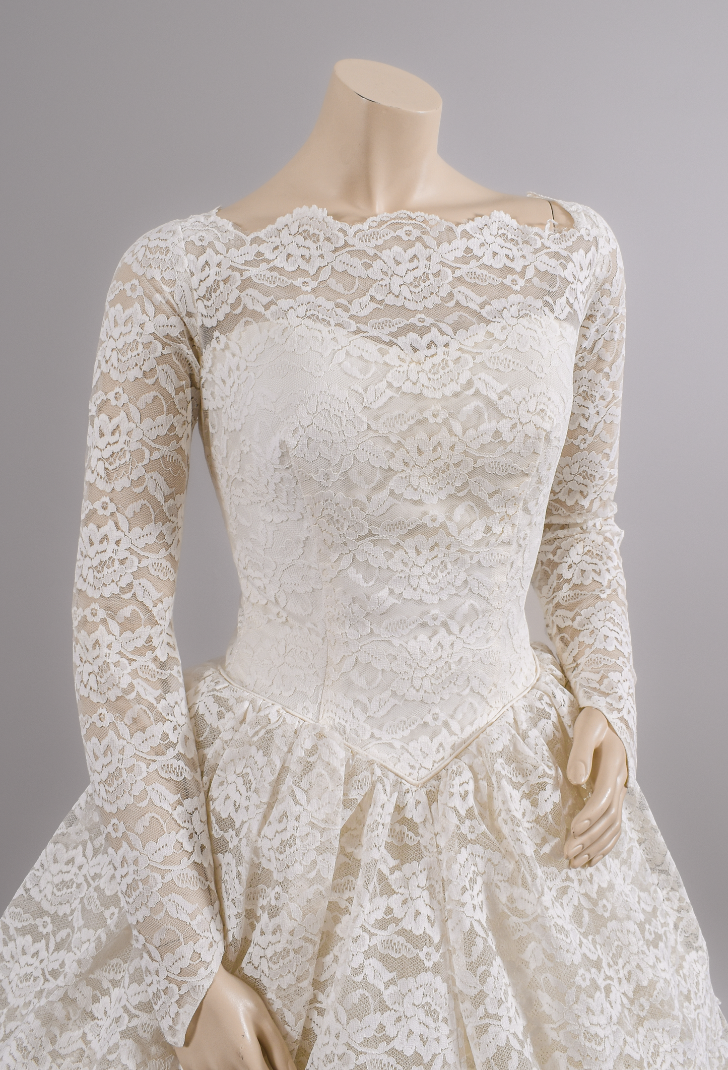 1950s Lace Cupcake Tiered Wedding Dress w/Trailing Train