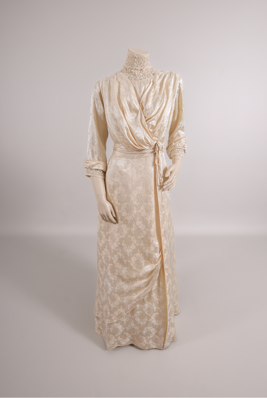1900s Edwardian Floral Silk Satin Damask & Bobbin Lace Tea Gown size 2/4
