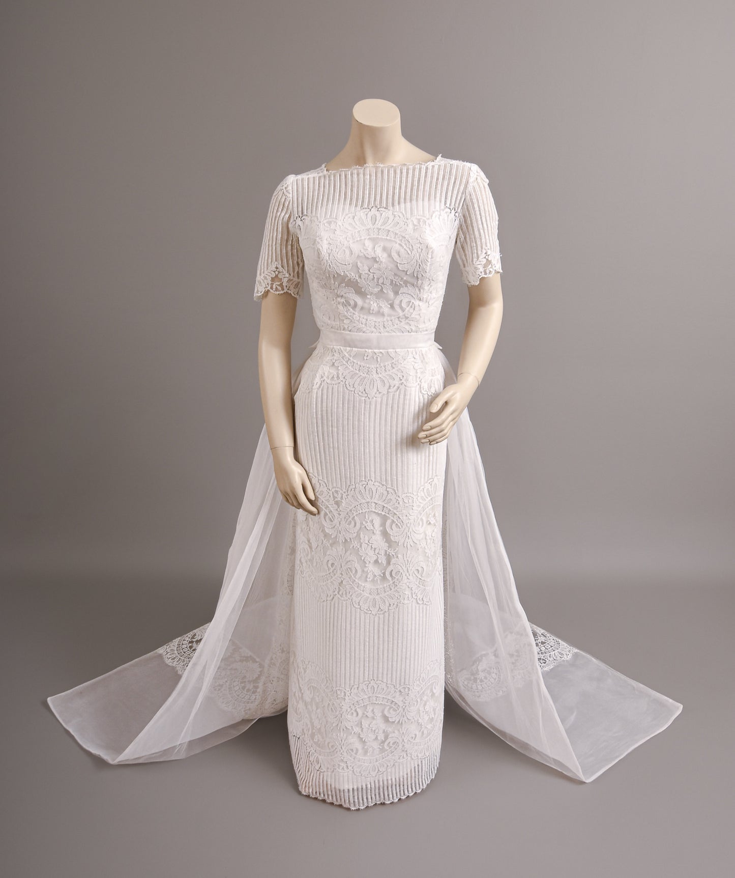 1960s Alfred Angelo Art Deco Silk Wedding Dress w/ Trailing Train Ivory Bridal Gown Size 2/4
