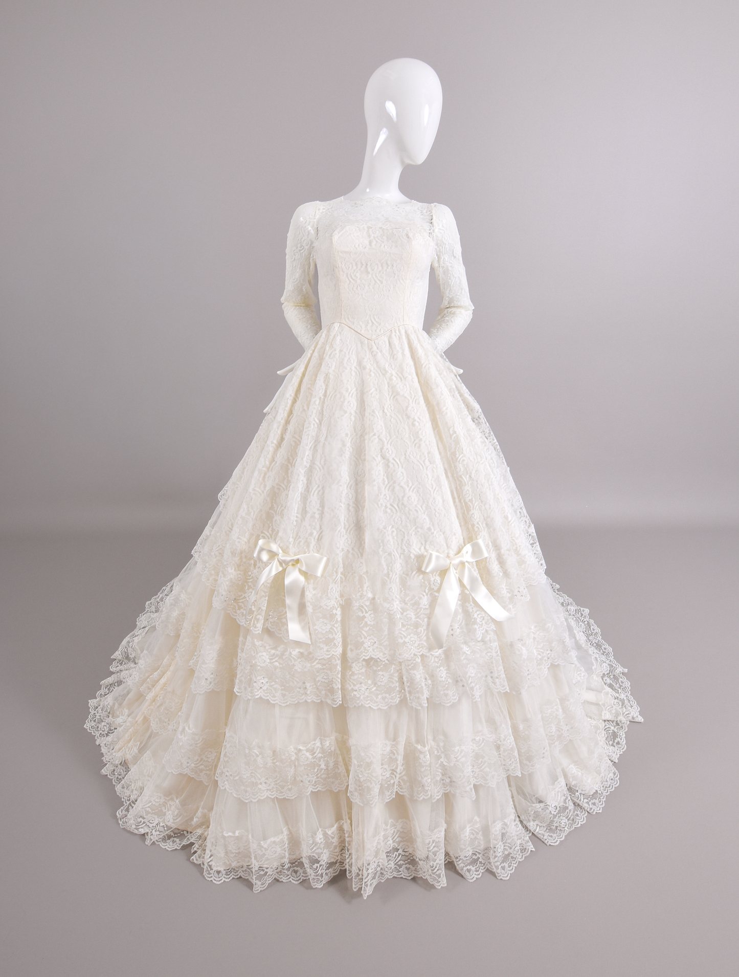 1950s Cupcake Tiered Venetian Lace Wedding Dress W/Satin Bows & Trailing Train