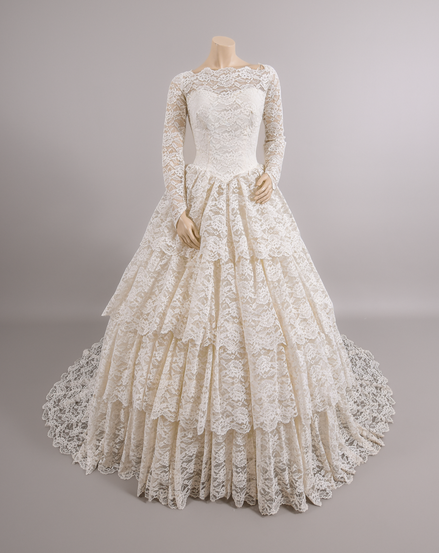1950s Lace Cupcake Tiered Wedding Dress w/Trailing Train