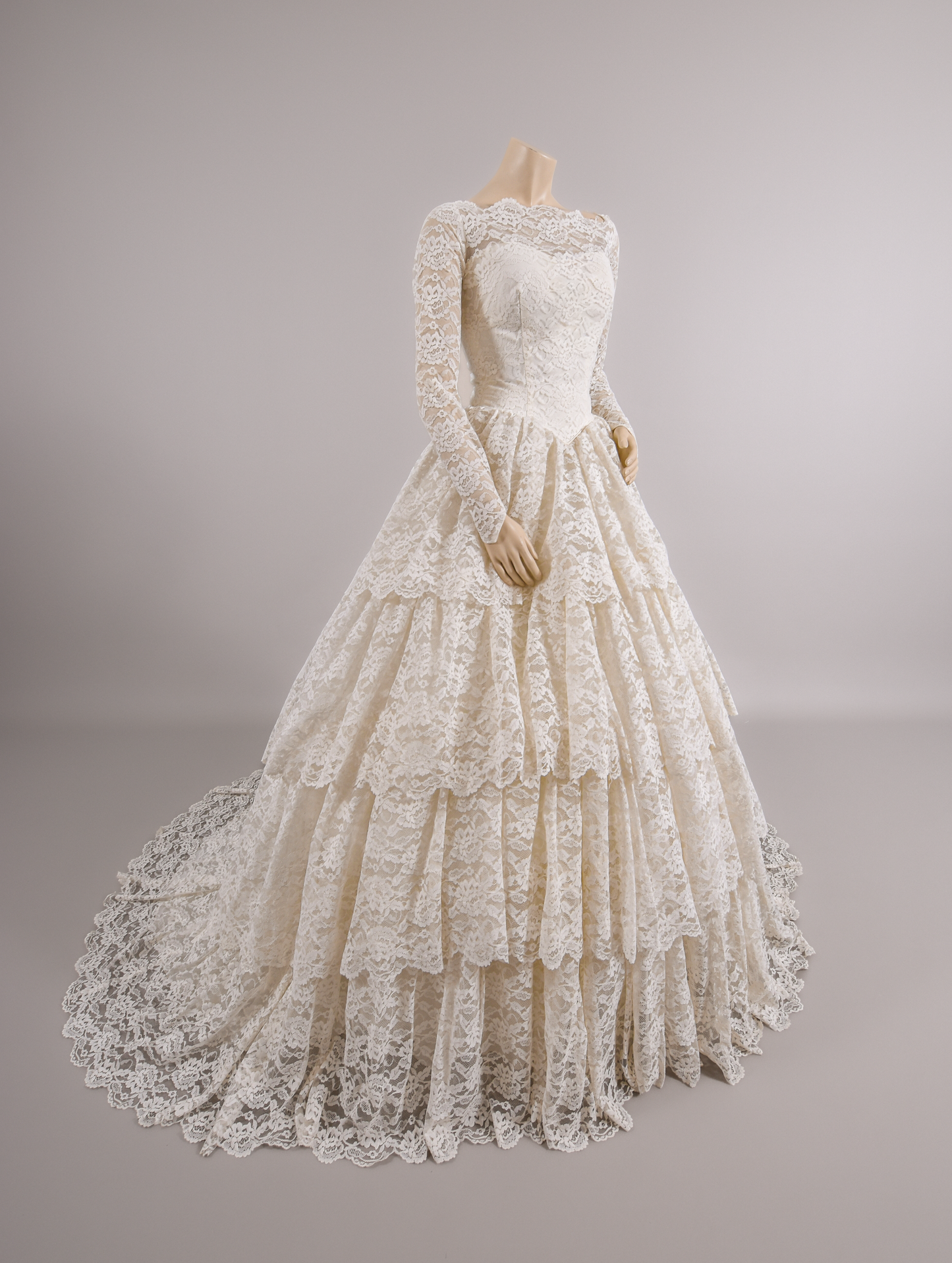 1950s Lace Cupcake Tiered Wedding Dress w/Trailing Train