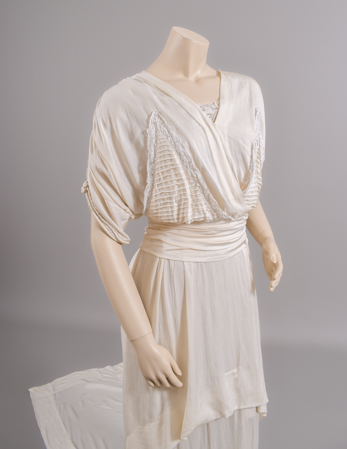 1920s Silk Crepe De' Chine Wedding Dress w/Trailing Train