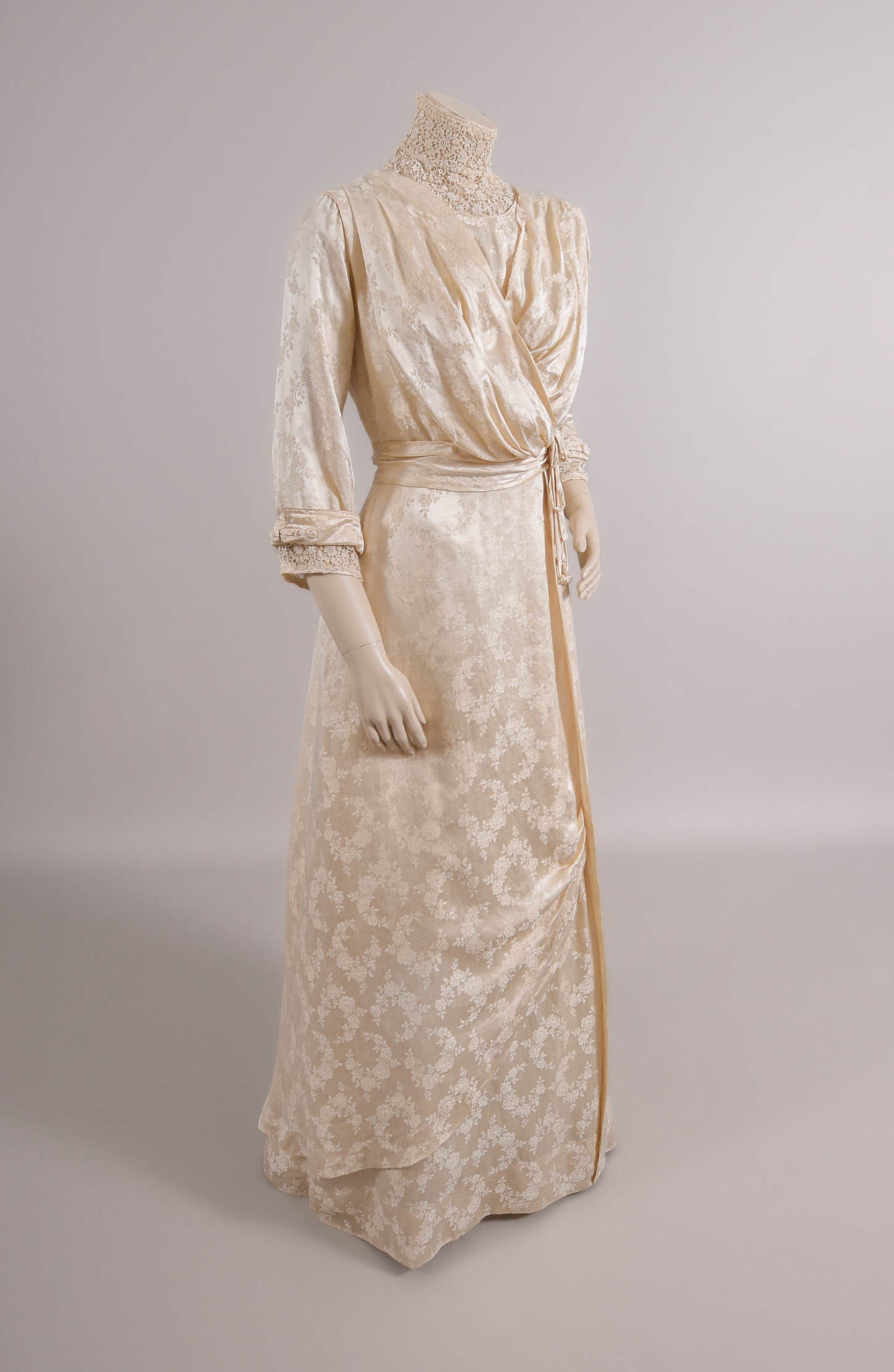 1900s Edwardian Floral Silk Satin Damask & Bobbin Lace Tea Gown