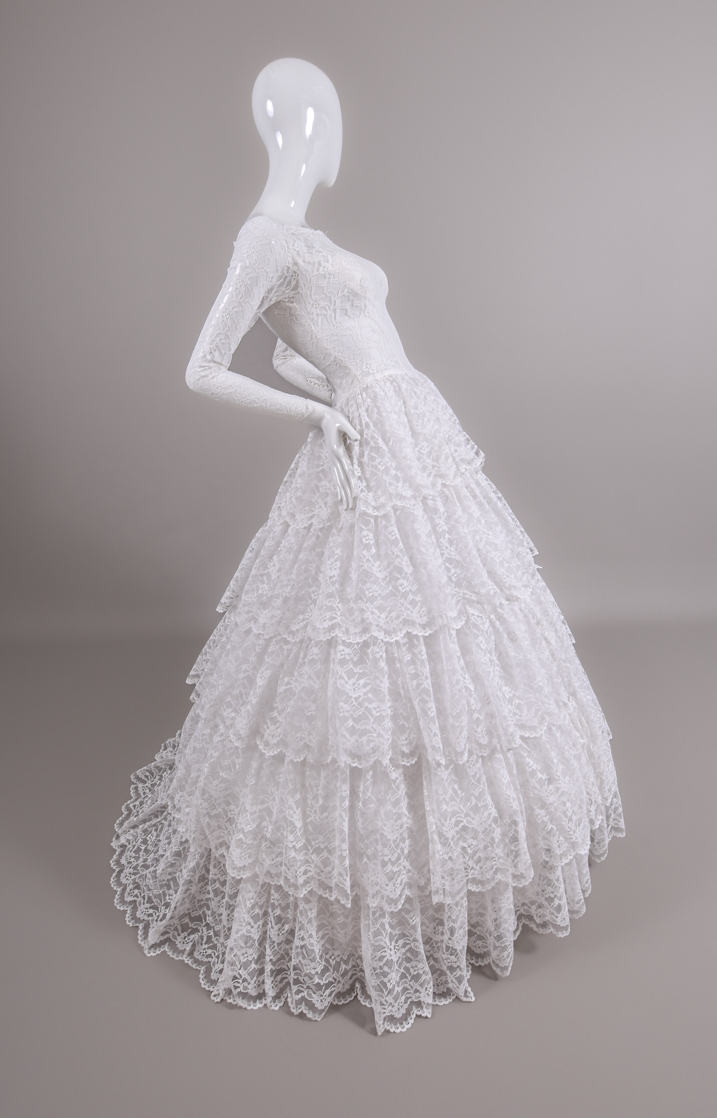 1950s Cupcake Tiered Lace Wedding Dress w/Brush Train