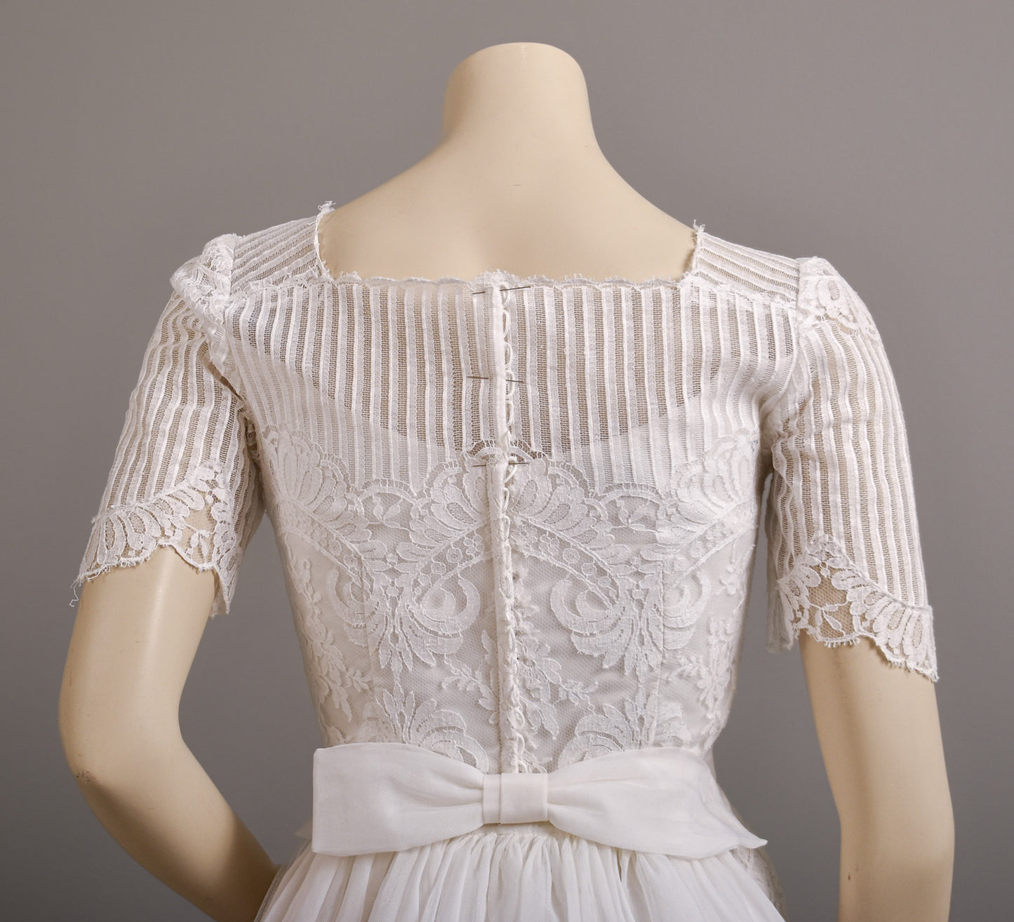 1960s Alfred Angelo Art Deco Silk Wedding Dress w/ Trailing Train Ivory Bridal Gown Size 2/4