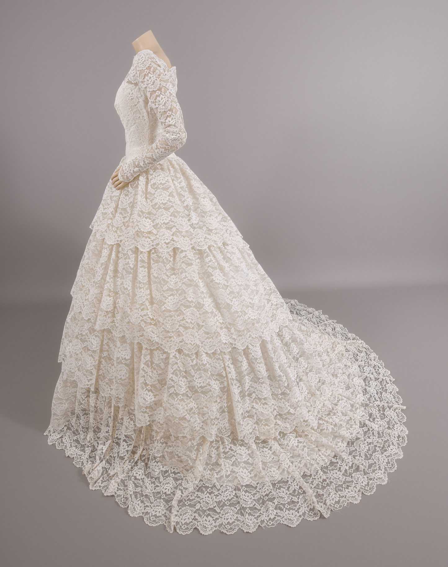 1950s Lace Cupcake Tiered Wedding Dress w/Trailing Train