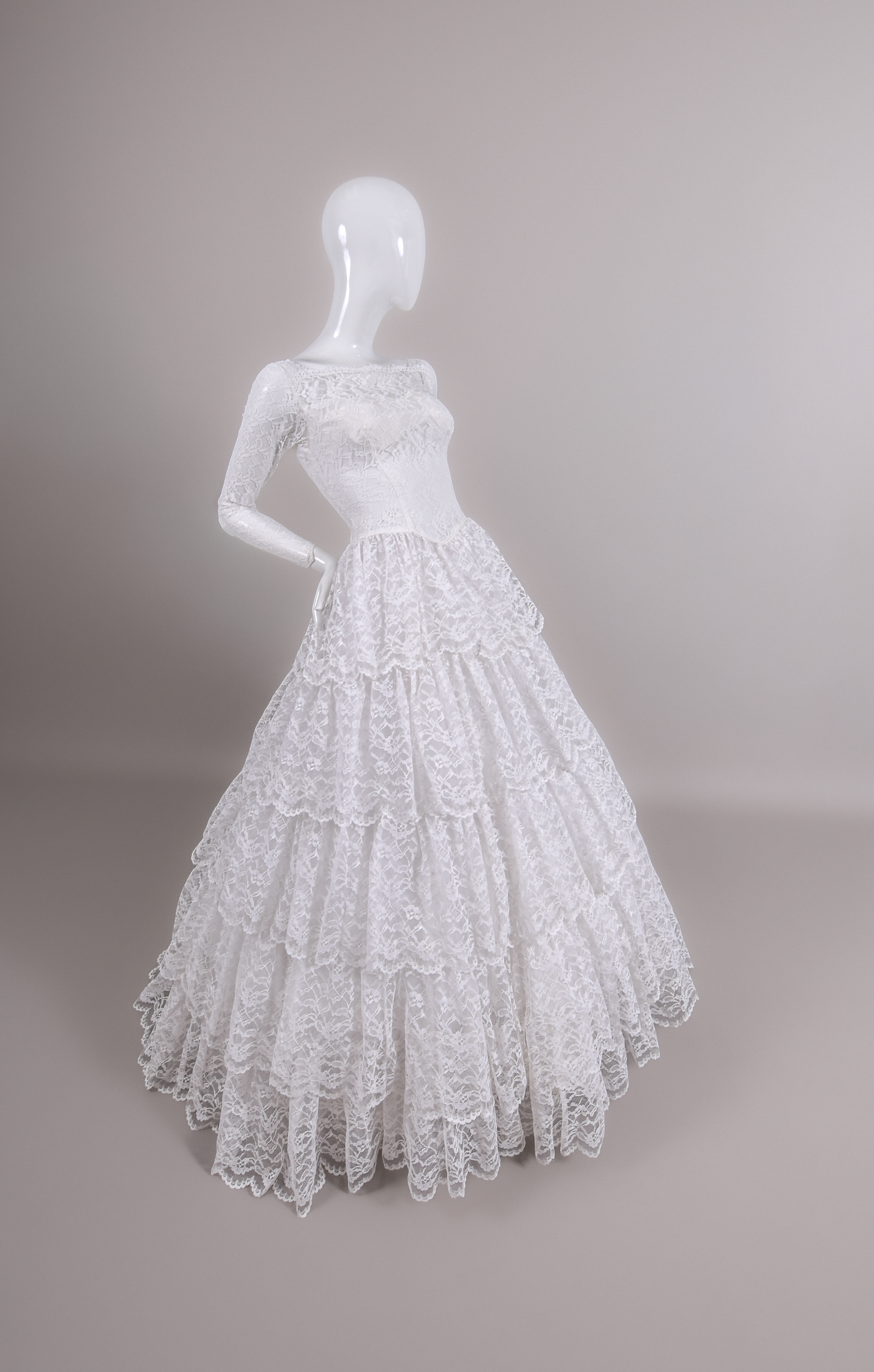 1950s Cupcake Tiered Lace Wedding Dress w/Brush Train