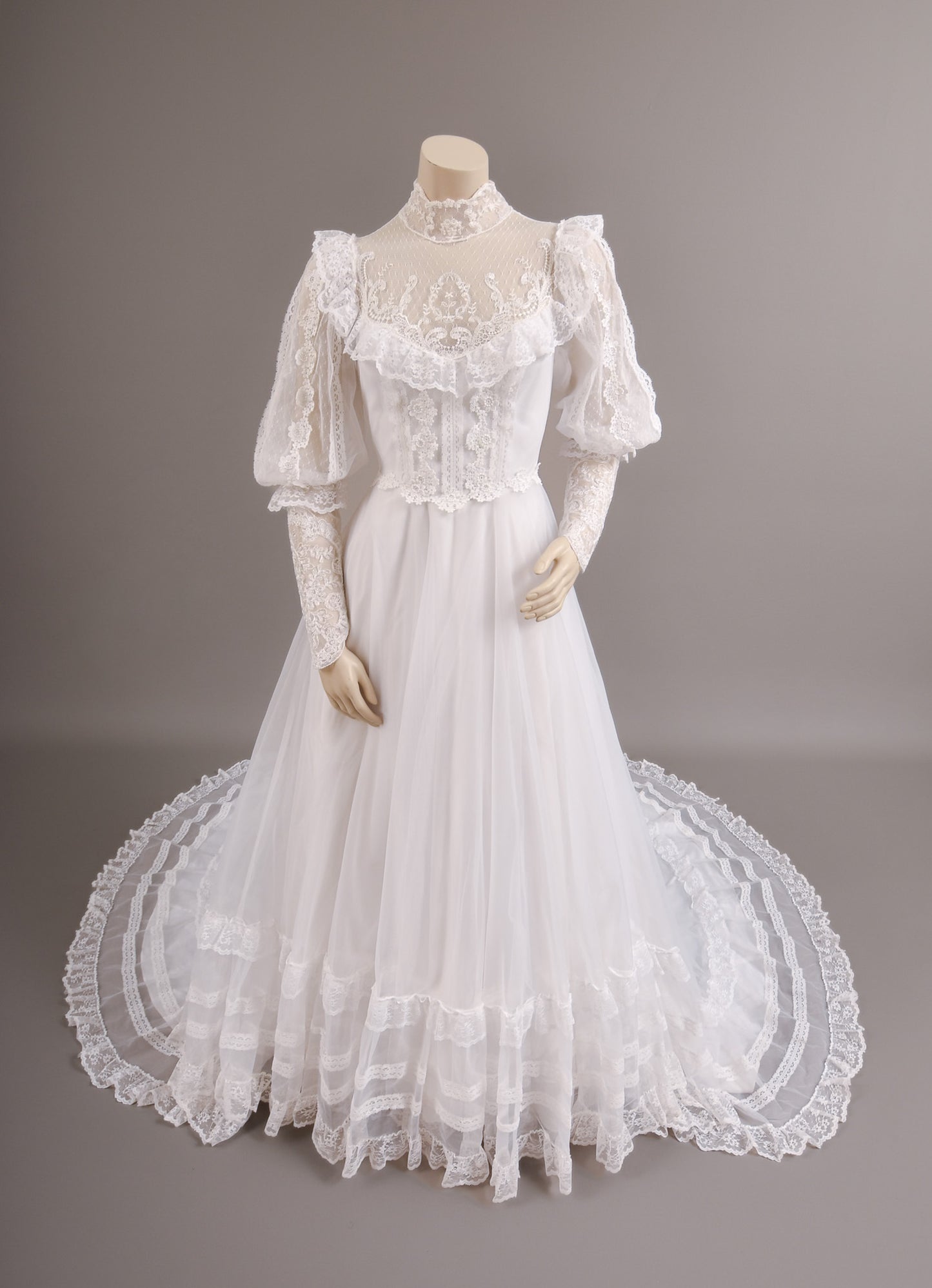 1970s Prairie Boho Wedding Dress, Swiss Lace & Silk w/Trailing Train Size 2/4
