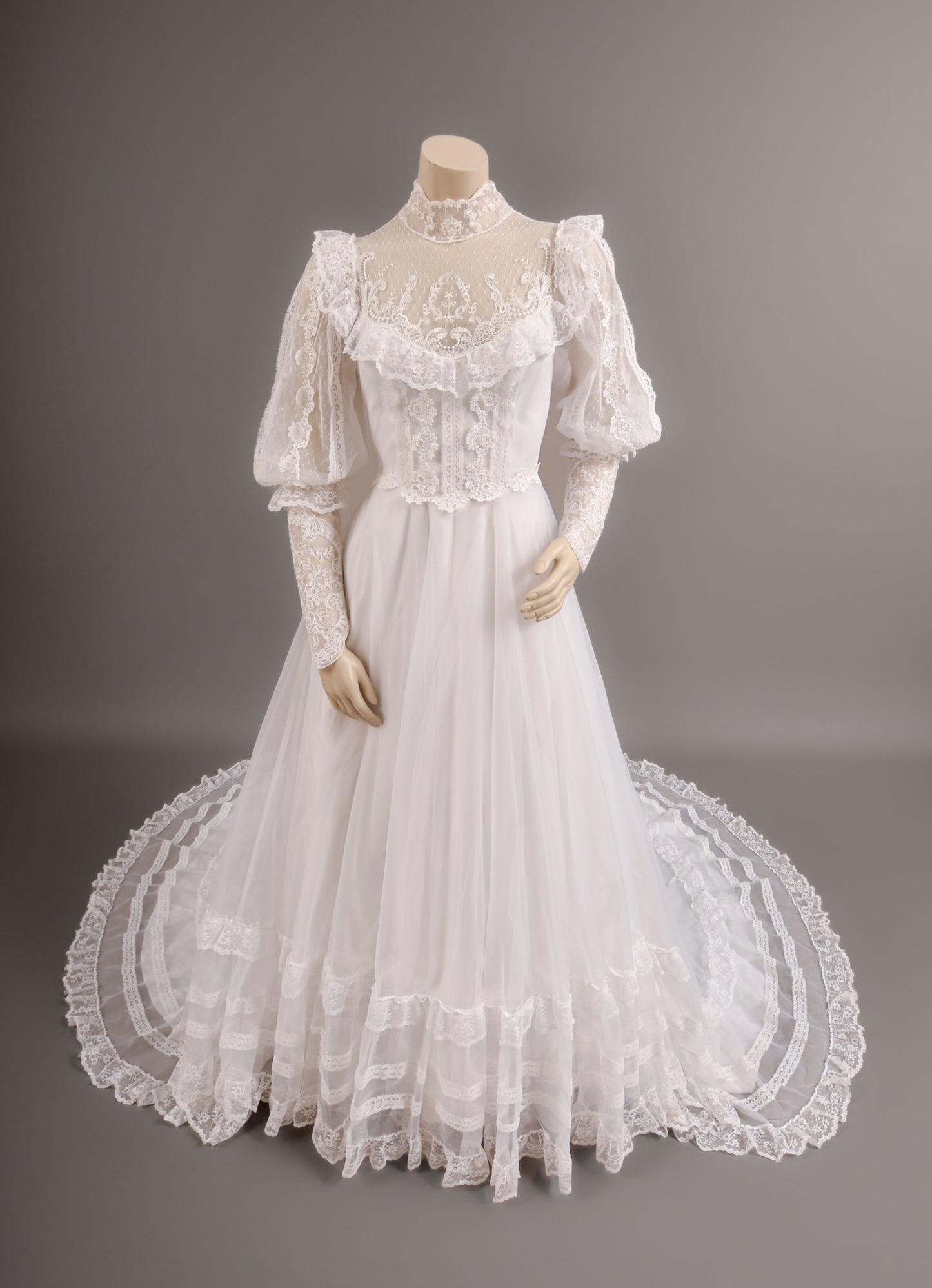 1970s Prairie Boho Wedding Dress, Swiss Lace & Silk w/Trailing Train Size 2/4