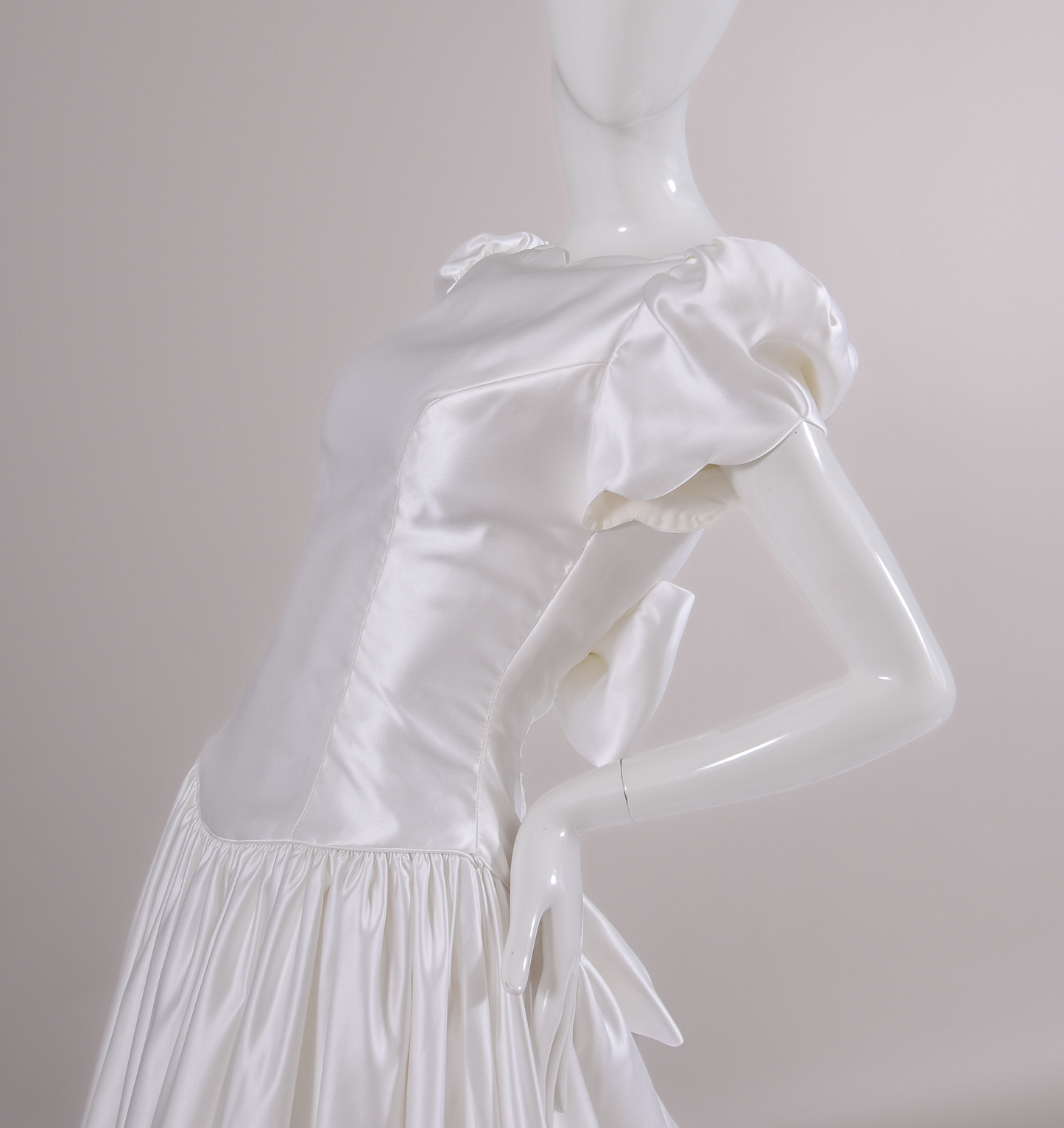 1990s Scalloped Satin w bows