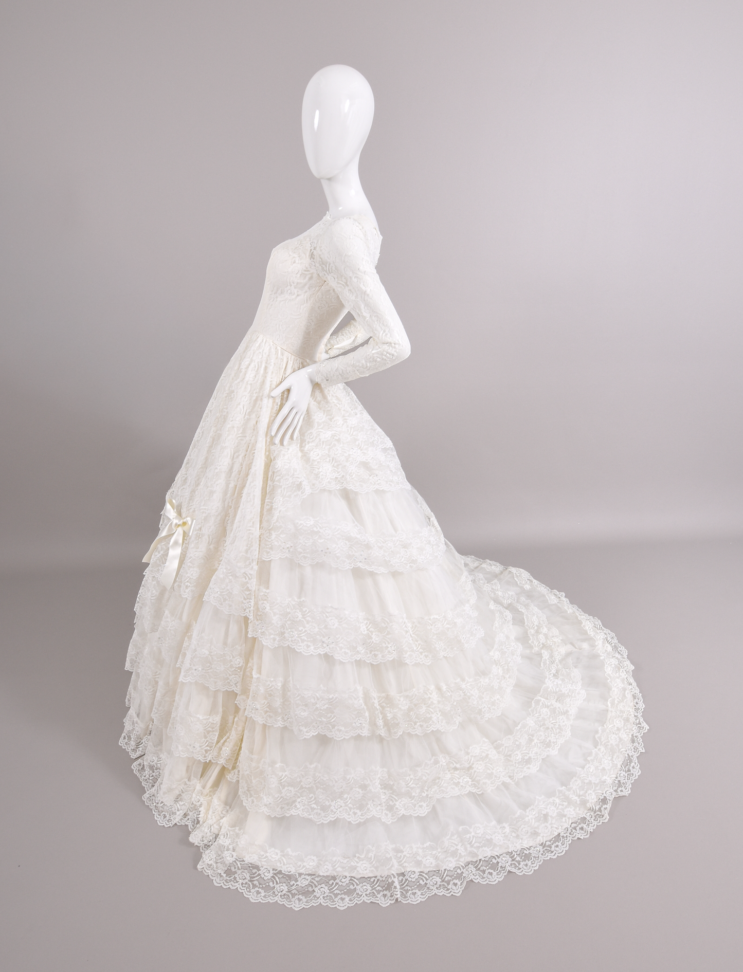1950s Cupcake Tiered Venetian Lace Wedding Dress W/Satin Bows & Trailing Train