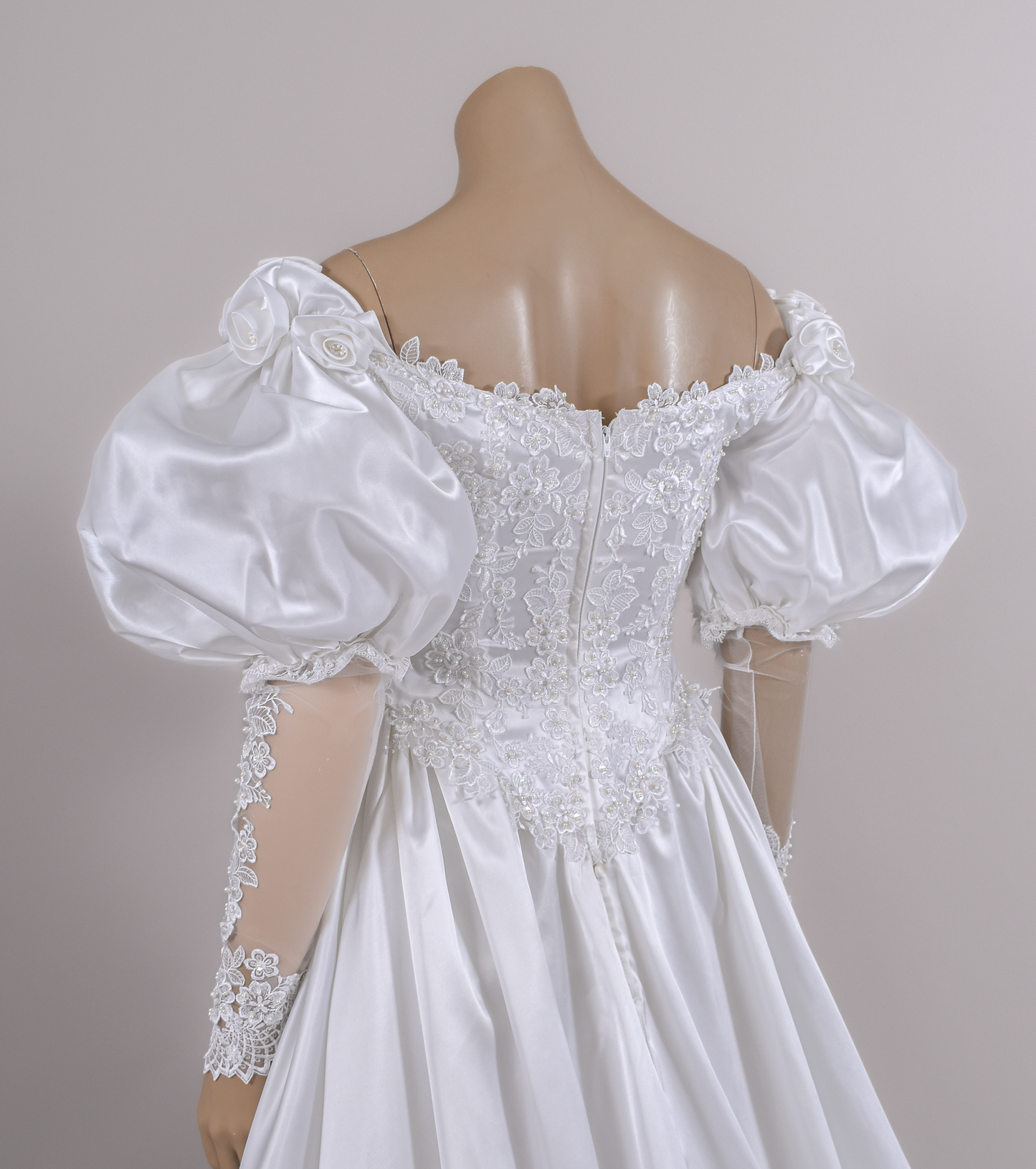 1980s satin Cut out botanical lace work  puff sleeve