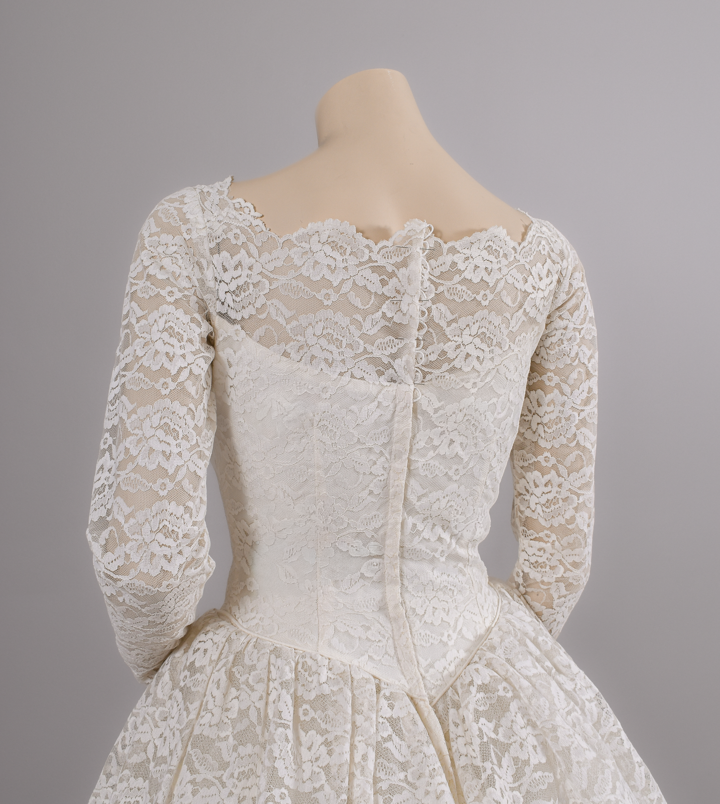 1950s Lace Cupcake Tiered Wedding Dress w/Trailing Train