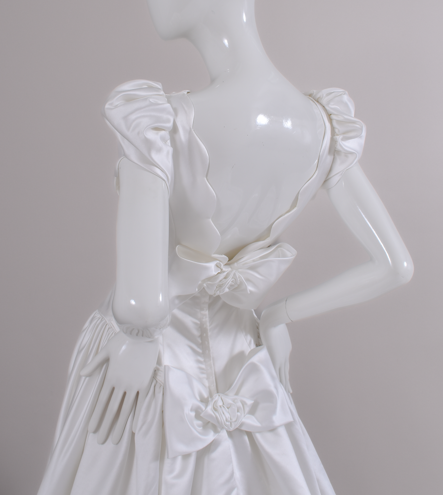 1990s Scalloped Satin w bows