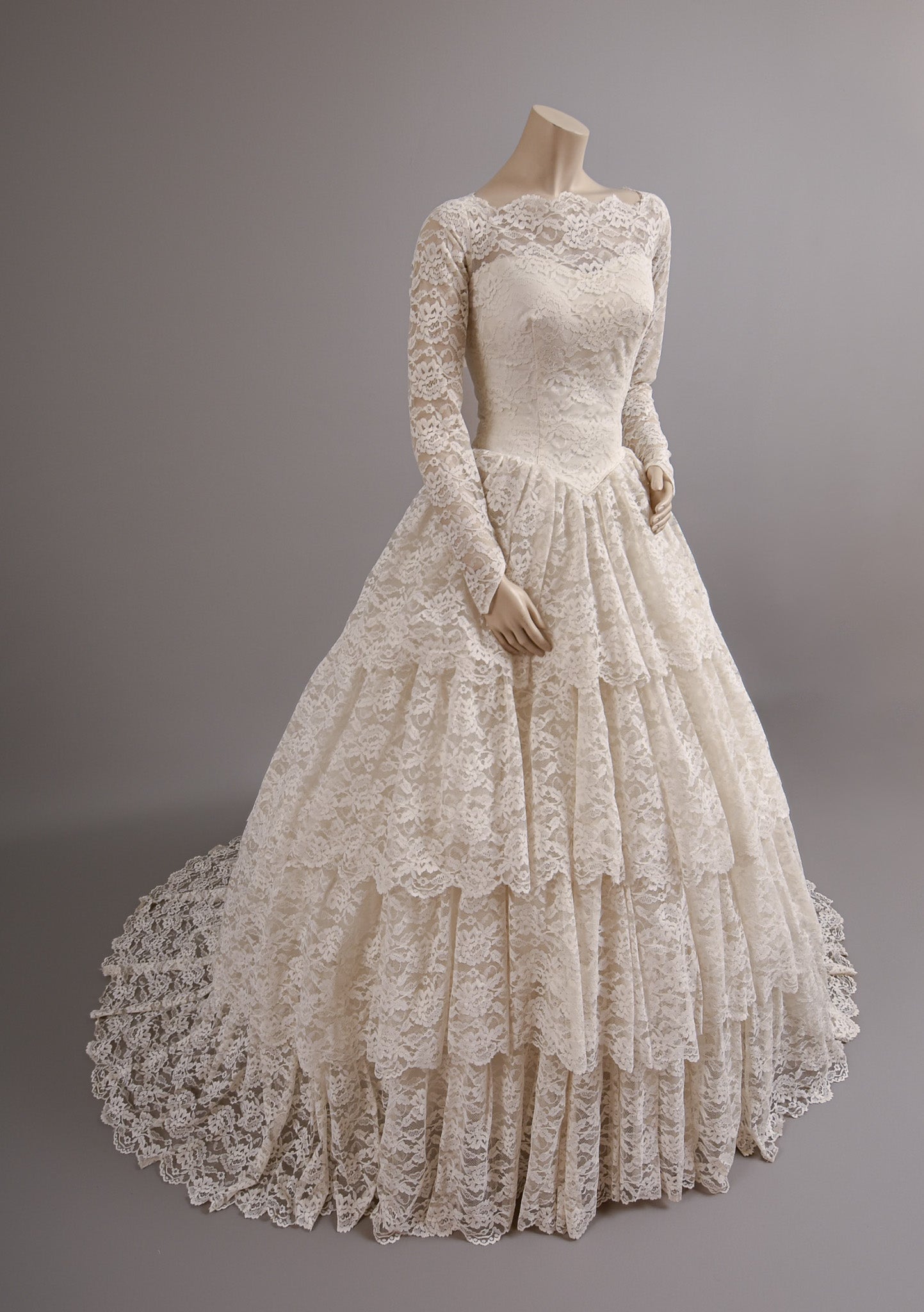 1950s Lace Cupcake Tiered Wedding Dress w/Trailing Train