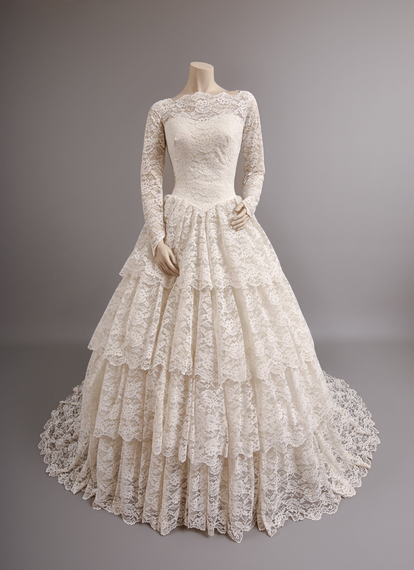 1950s Lace Cupcake Tiered Wedding Dress w/Trailing Train