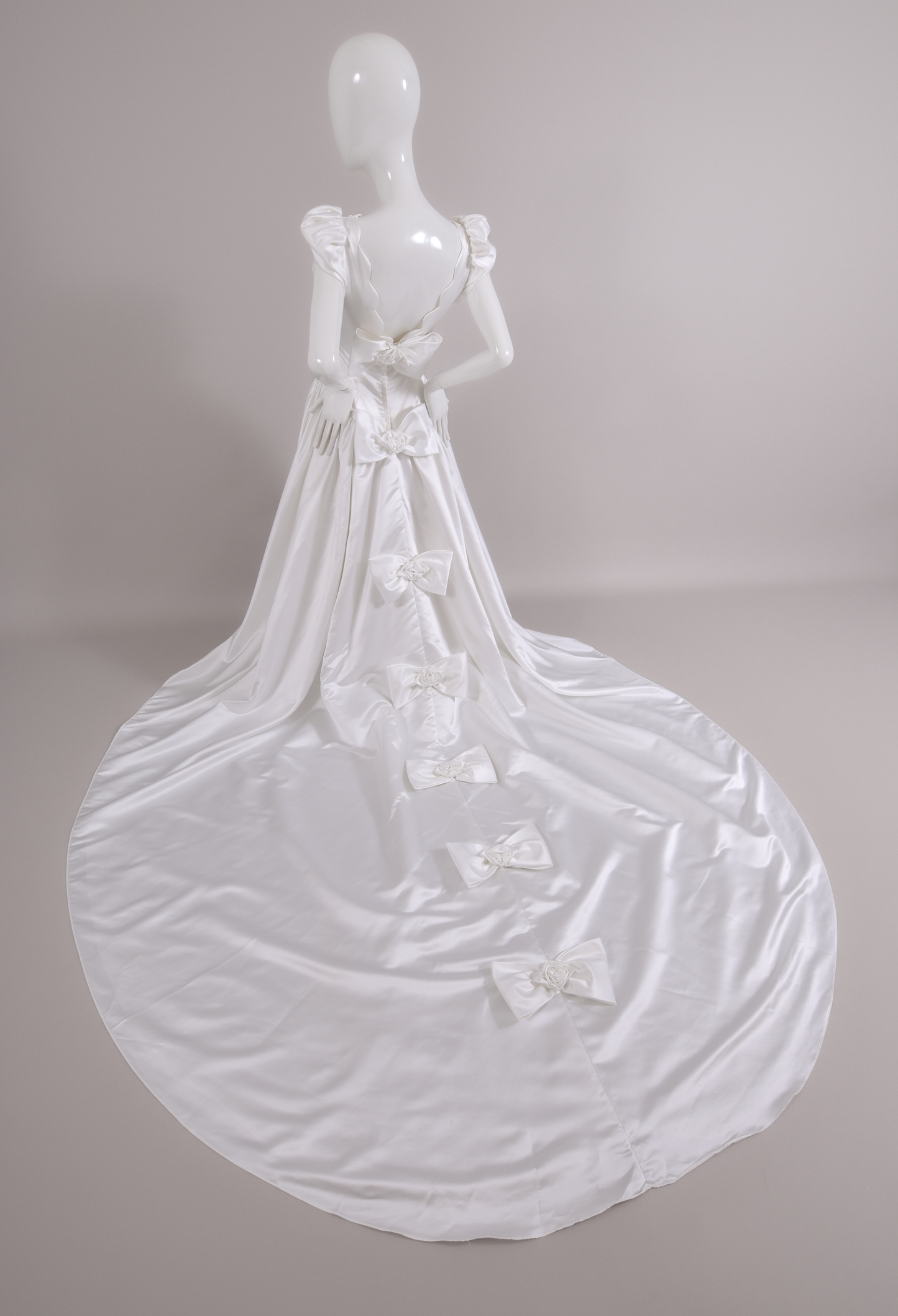 1990s Scalloped Satin w bows