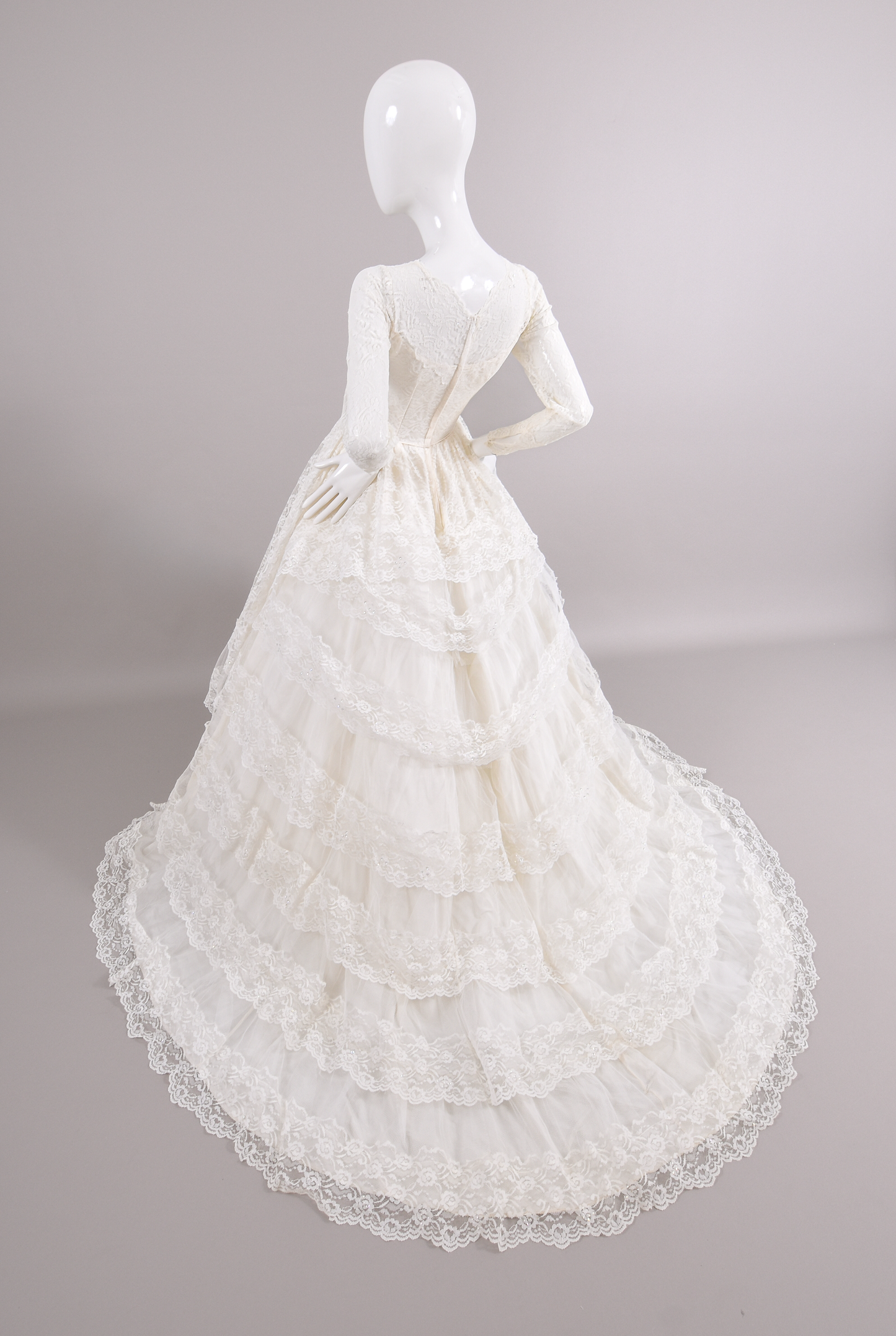 1950s Cupcake Tiered Venetian Lace Wedding Dress W/Satin Bows & Trailing Train