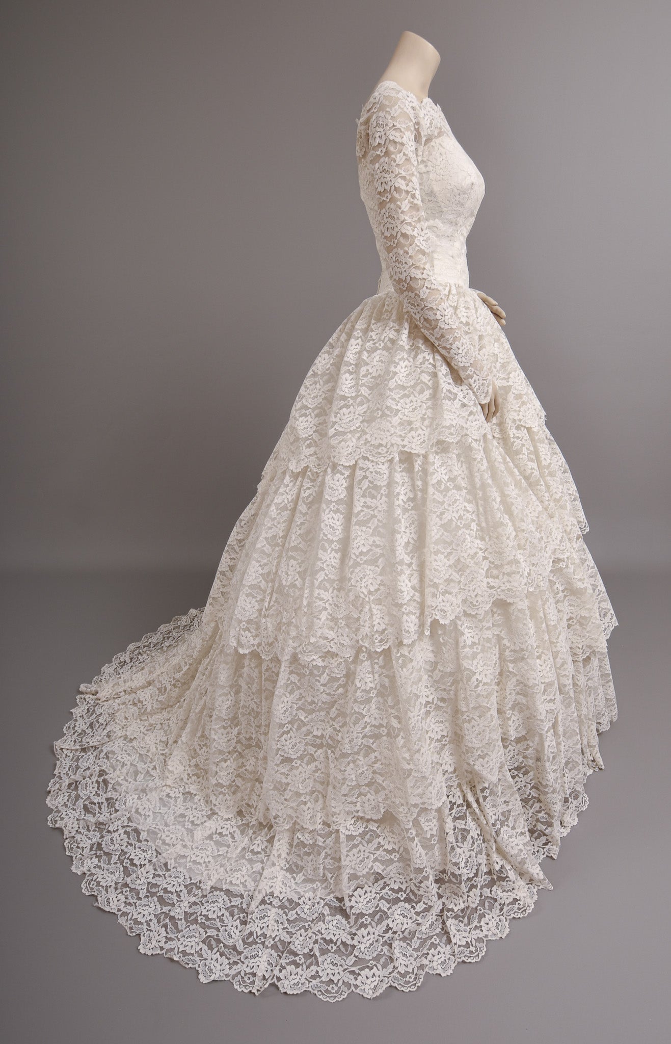 1950s Lace Cupcake Tiered Wedding Dress w/Trailing Train