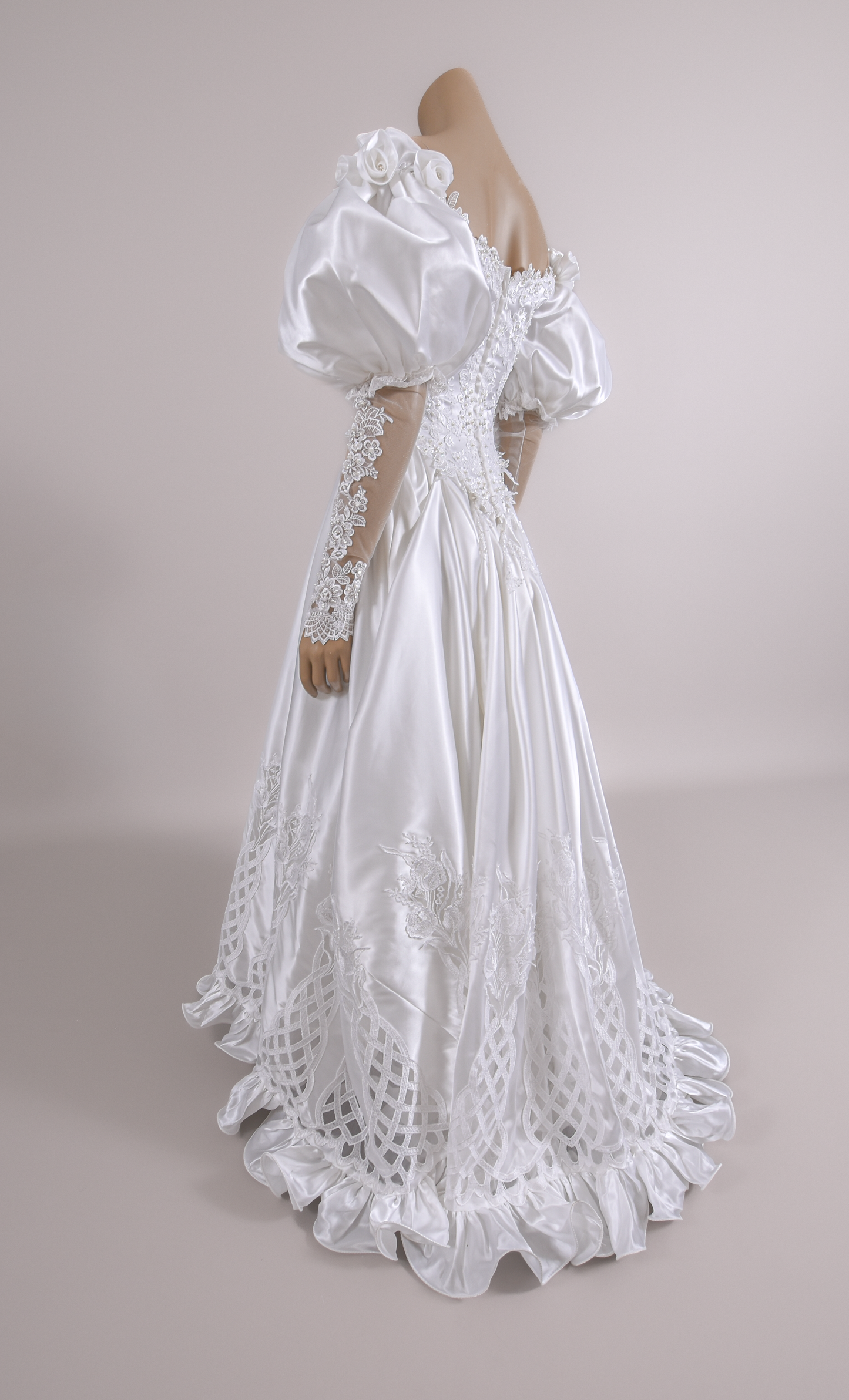 1980s satin Cut out botanical lace work  puff sleeve