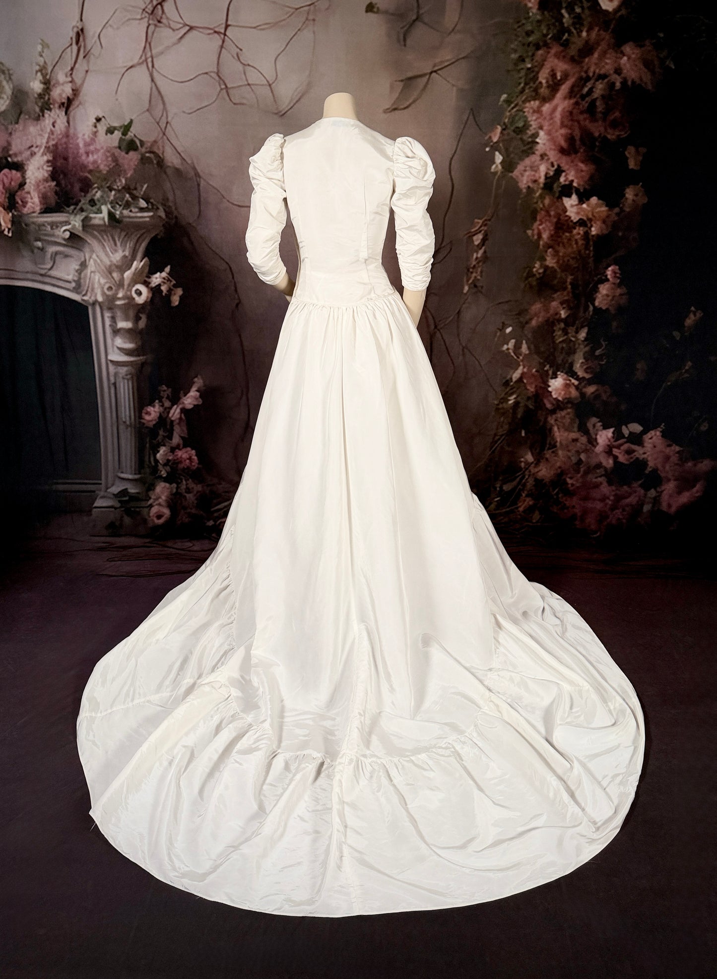 1950s Frail Taffeta Wedding Dress w/Trailing Train