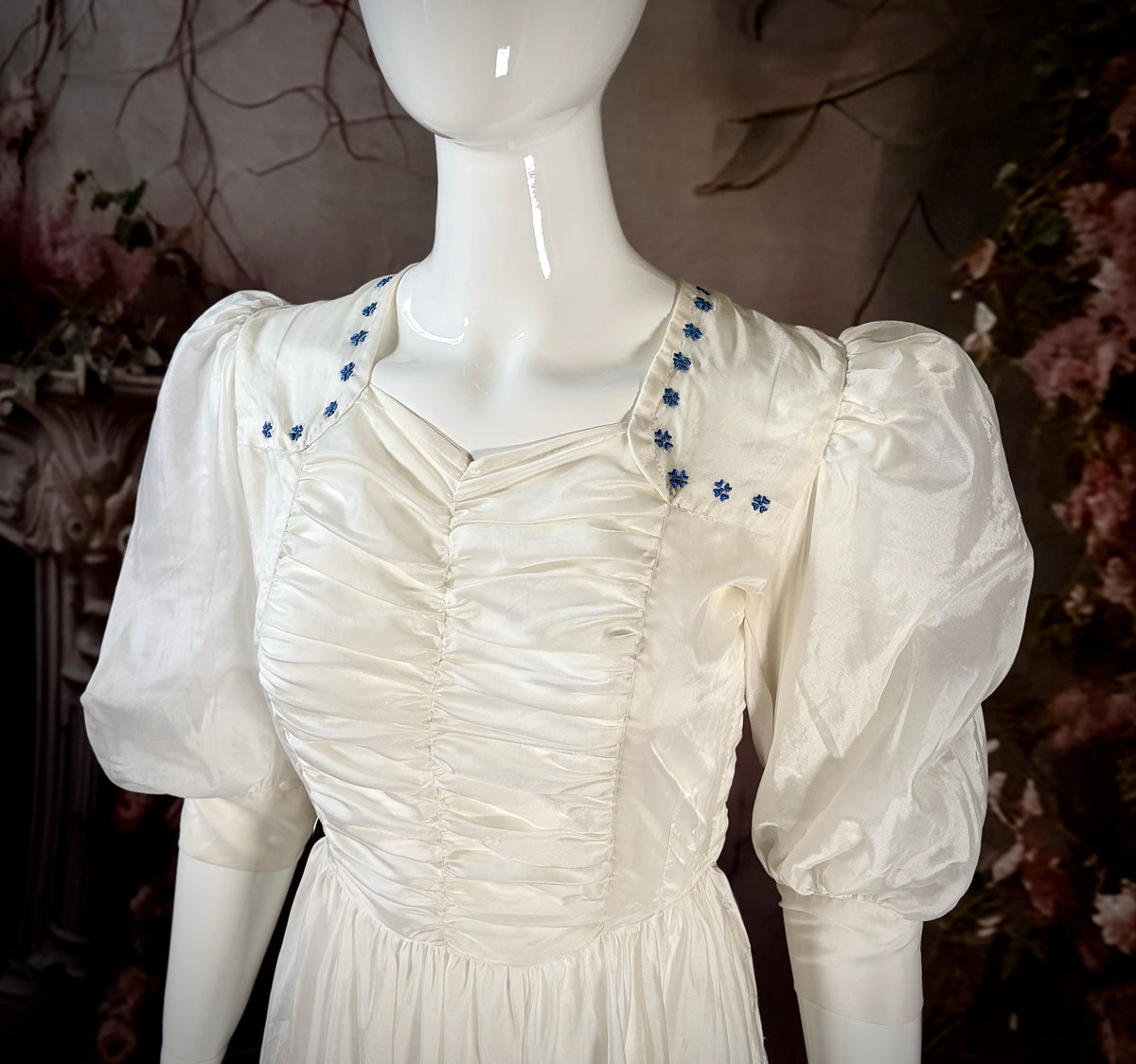 1940's Parachute Wedding Dress W/Bluework Embroidered Daisies – Little 1940's Parachute Wedding Dress W/Bluework Embroidered Daisies – Little