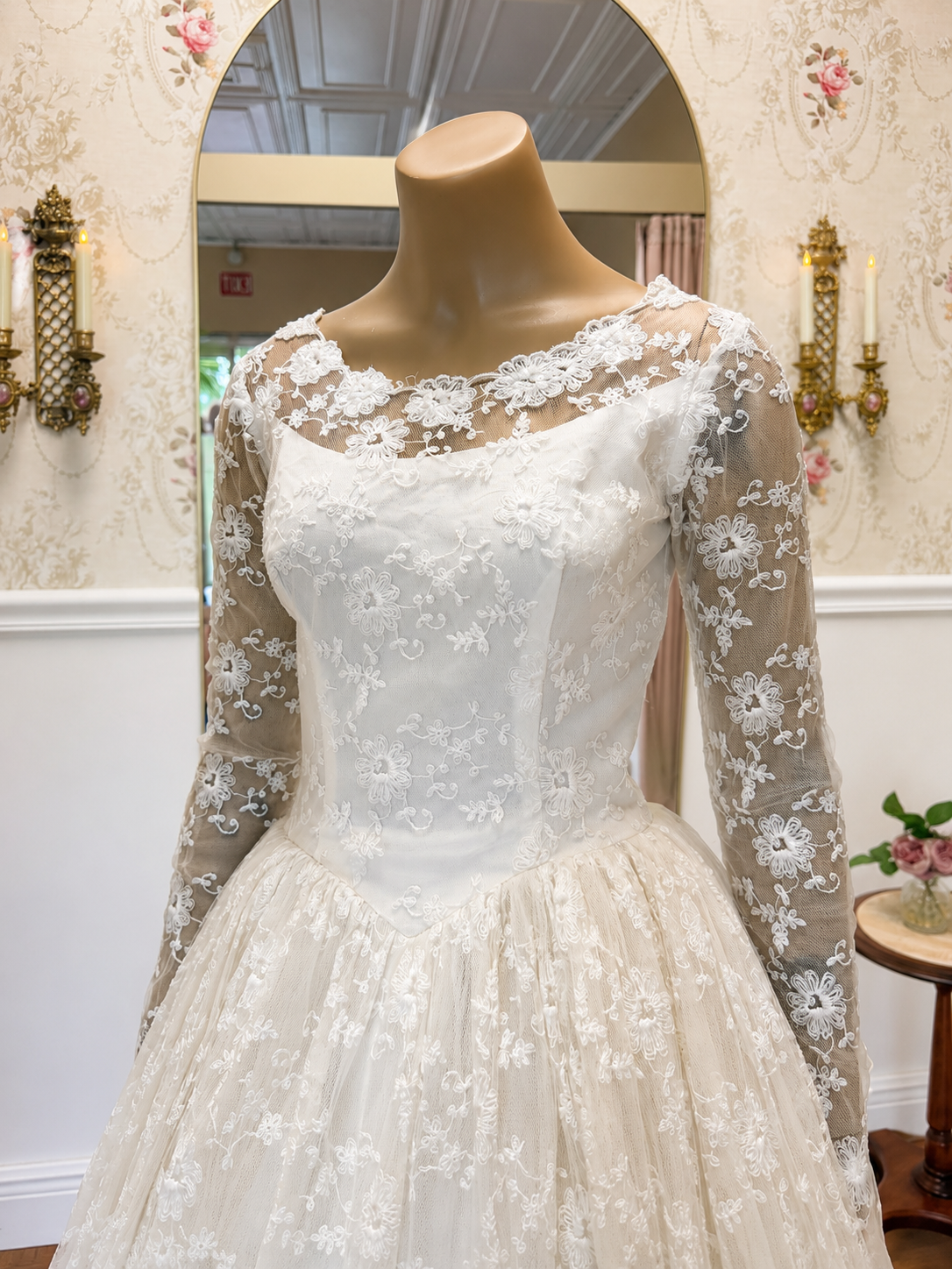 1950s Lace embroidered semi Cupcake Wedding Dress