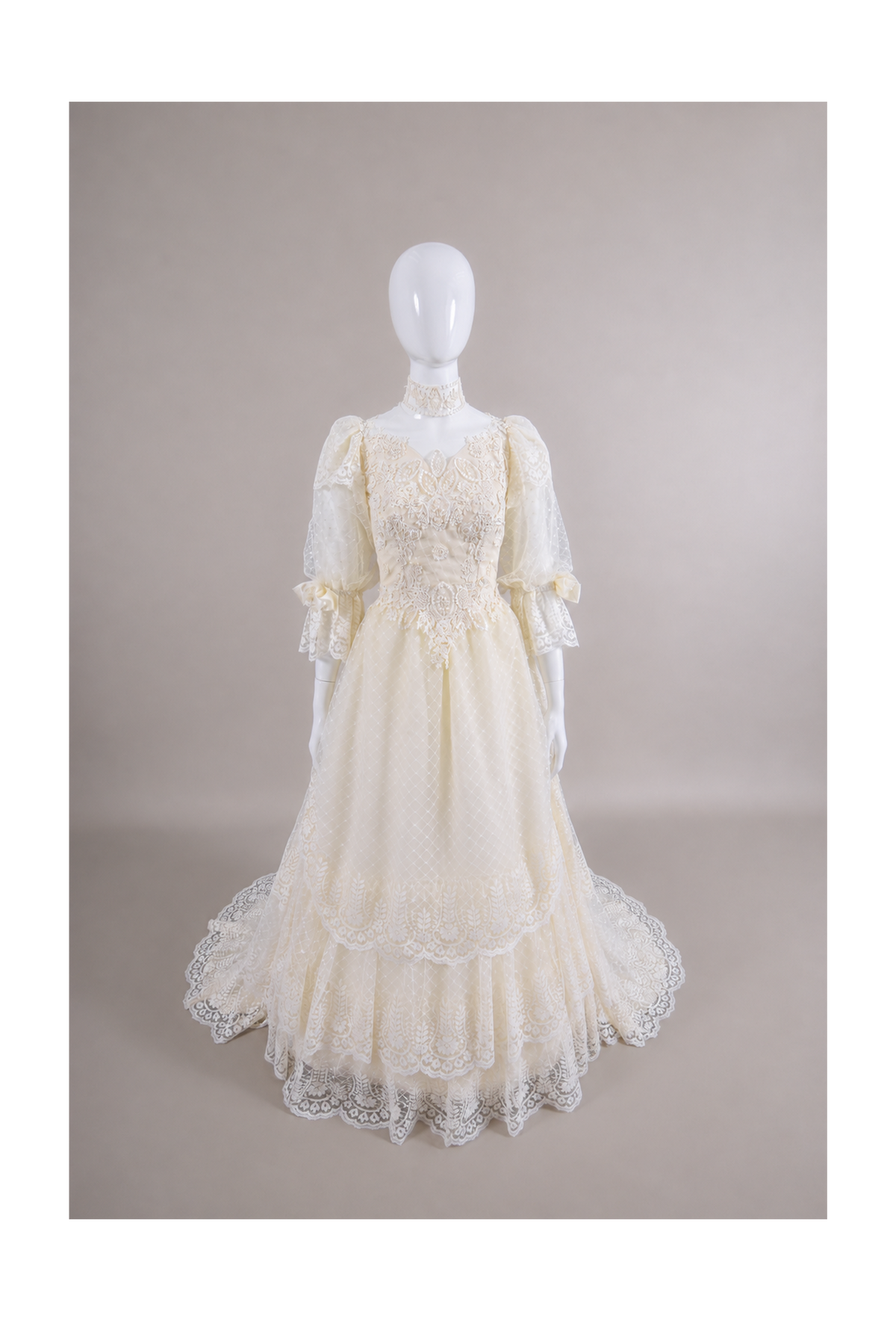 1980s Victorian Revival Dotted Tulle & Lace Wedding Dress w/Lace Rosettes & Chapel Train size 4/6